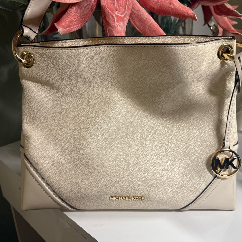Michael Kors Cream Shoulder Bag with Gold-Tone Hardware